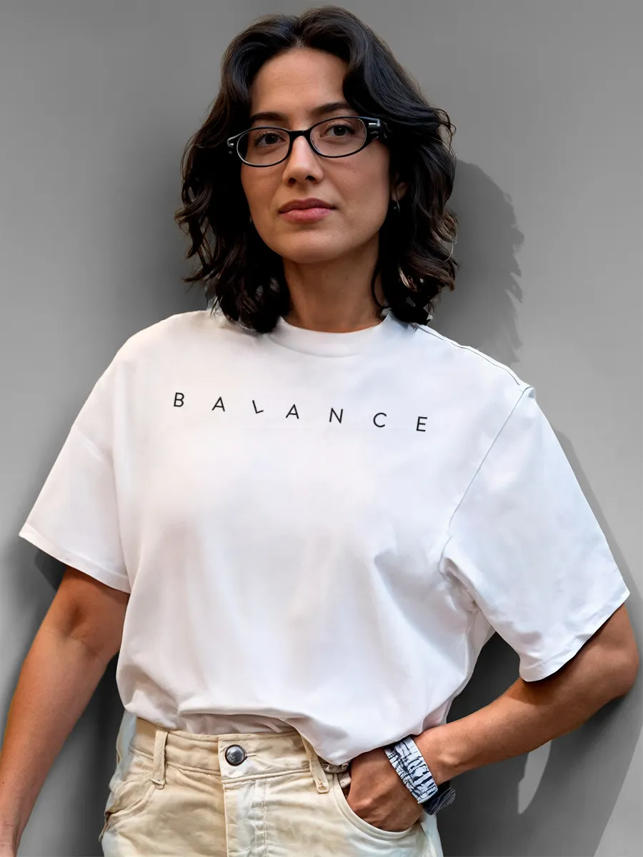 Женская футболка с надписью Balance (Баланс)