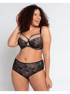 Egri-bugri ayollarning shahvoniy raqslarini tomosha qiling