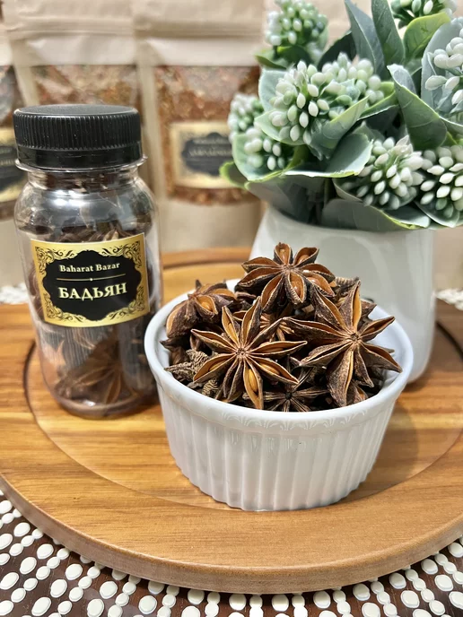 бадьян в стеклянной банке на полке