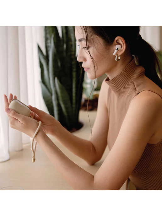 UNIQ Чехол на Airpods Pro 2 COEHL Haven со шнурком, бежевый, фото 3