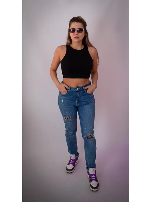 Джинсы мен секс ойыншықтағы секс туралы бейне